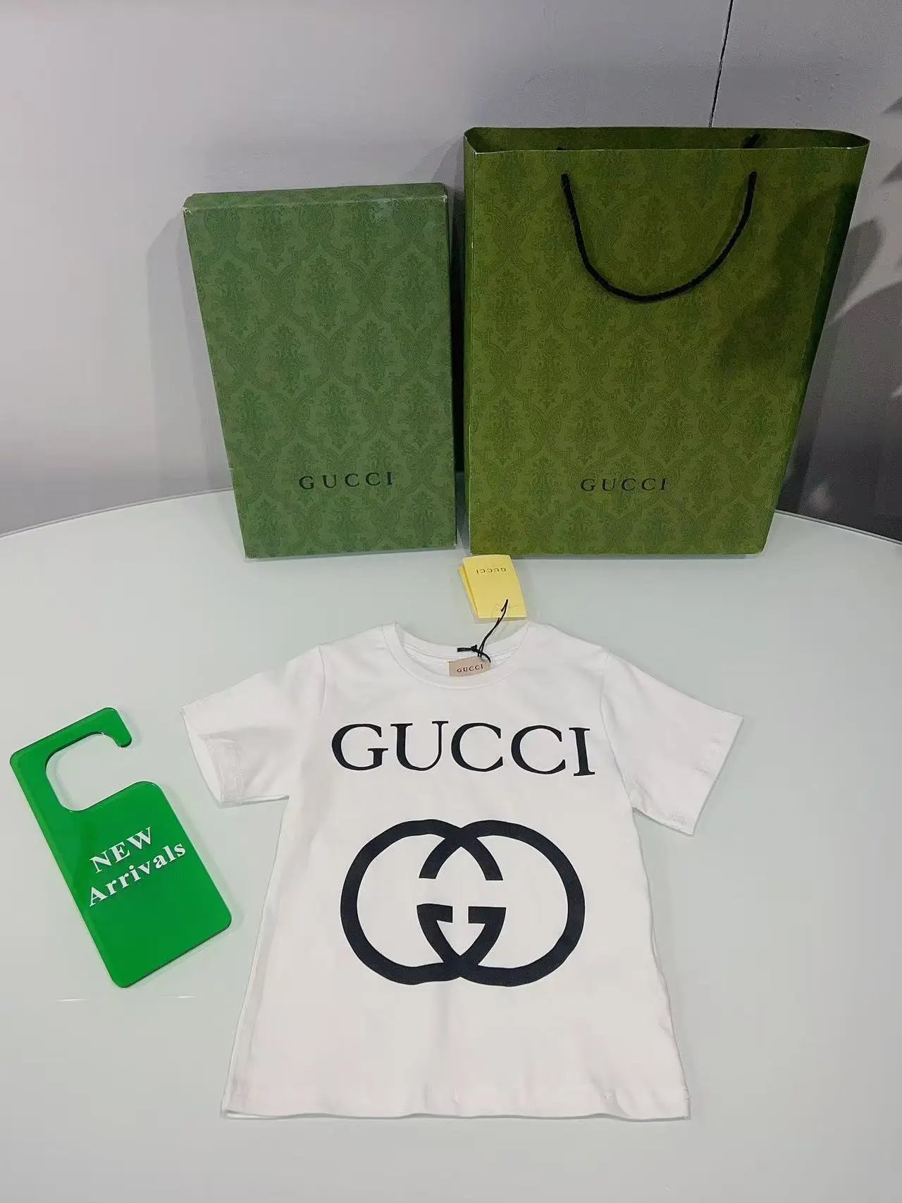 Gucci original custom short sleeved shirt, made of selected cotton fabric, comfortable, soft and versatile item