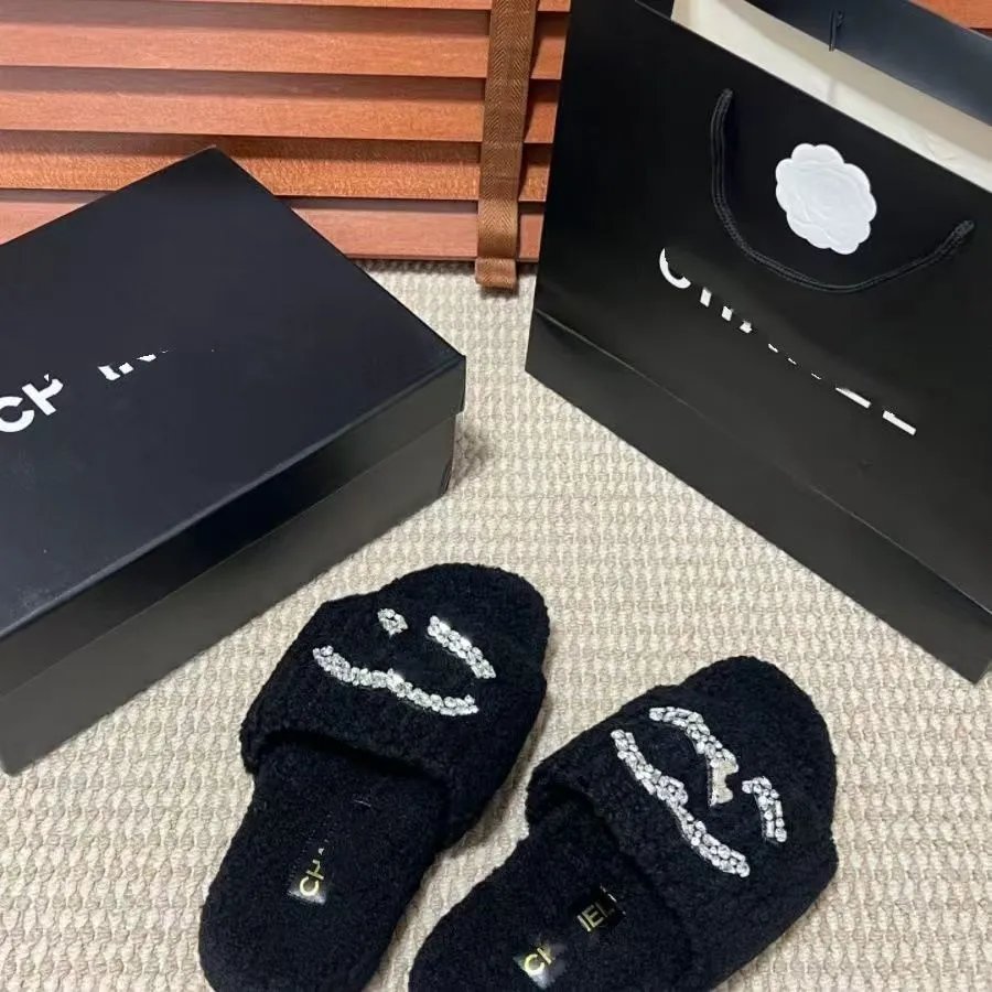 Balenciaga Slippers Fuzzy Logo Slide — Style 24
