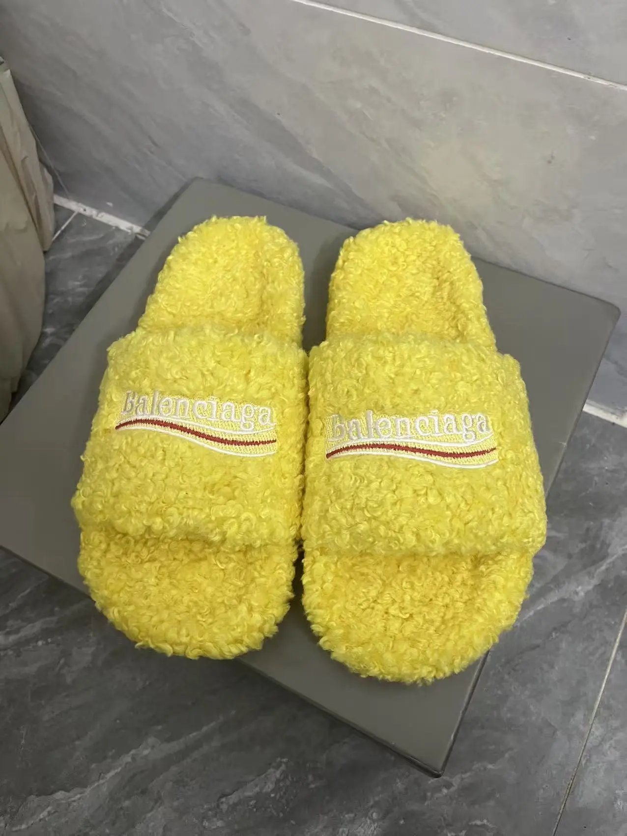 Balenciaga Slippers Fuzzy Logo Slide — Style 31