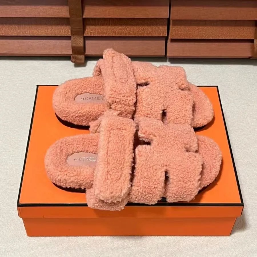Balenciaga Slippers Fuzzy Logo Slide — Style 21