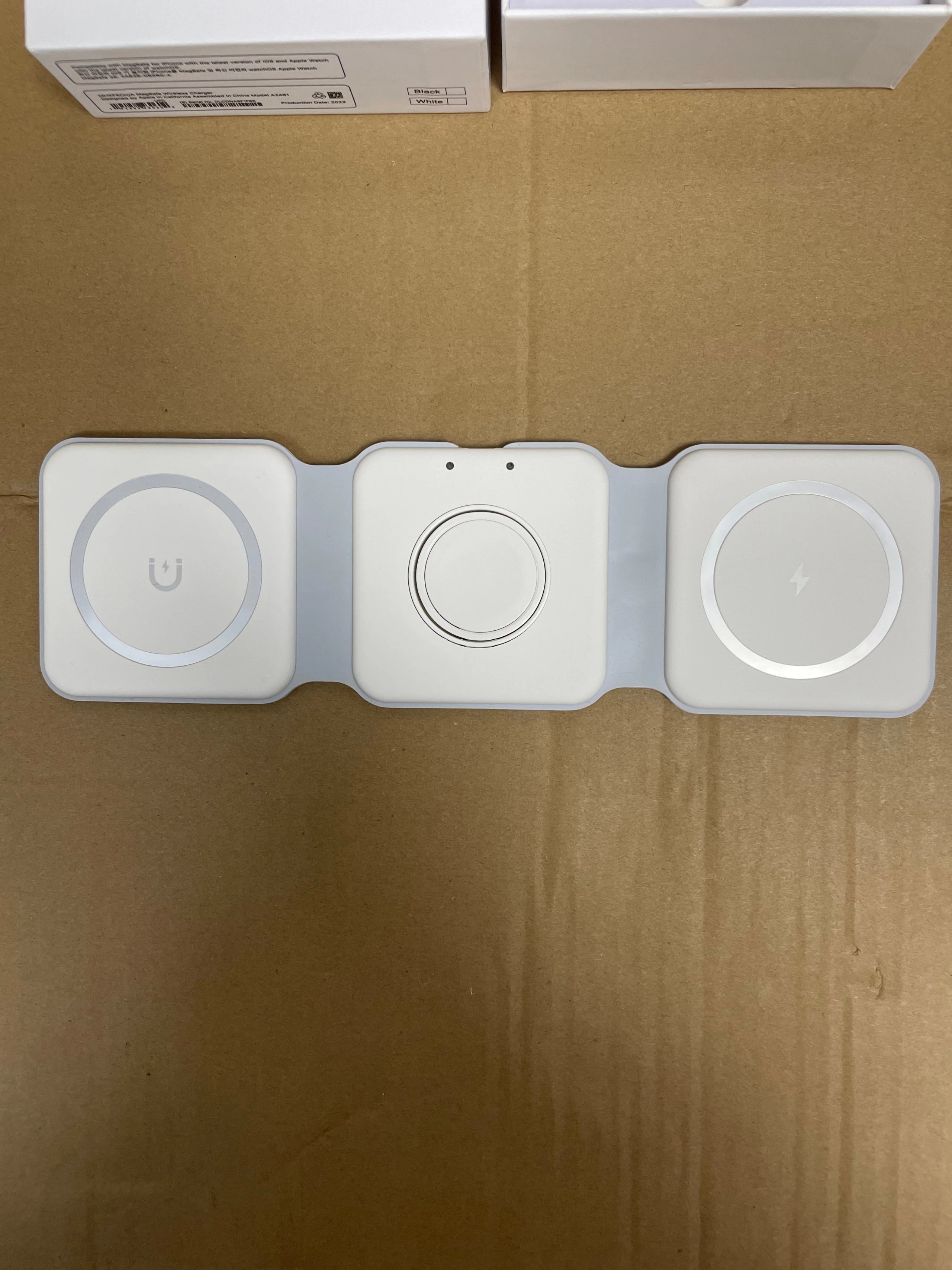 Apple MagSafe Wireless Charger White Electronics Phone Accessories - 10
