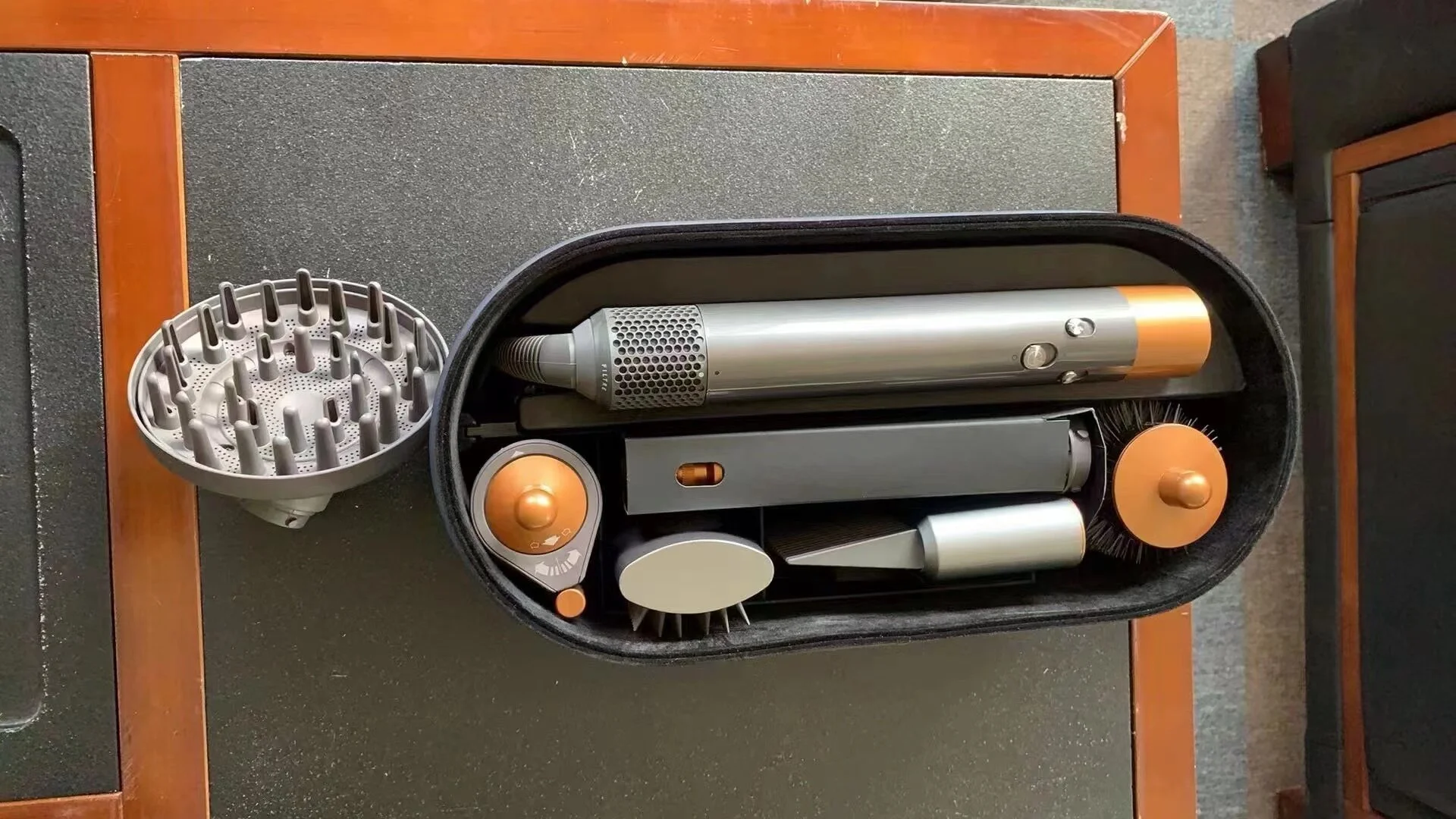 Dyson Hs 07