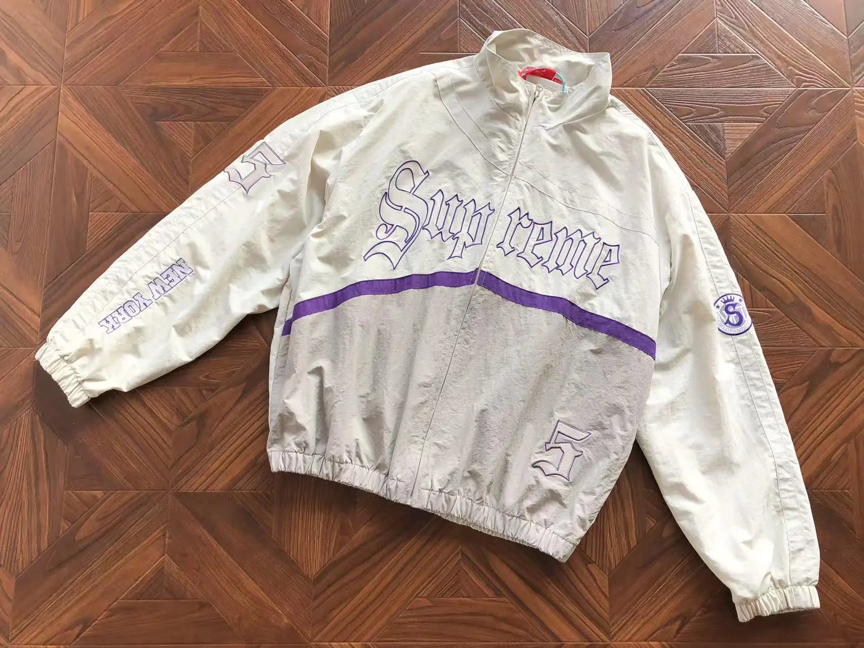E2611 White
