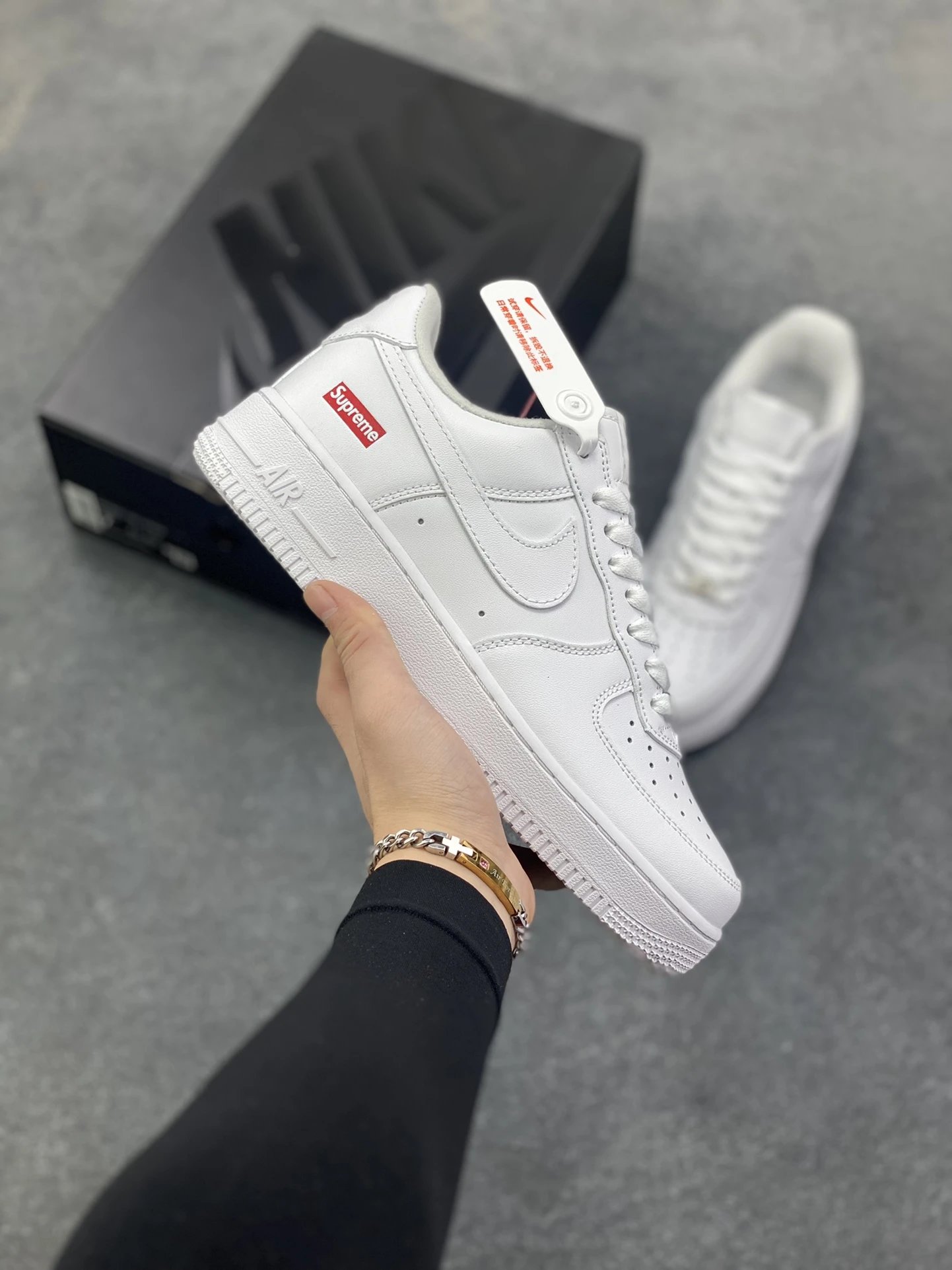 Supreme  white AF1
