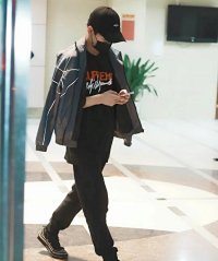 supreme tee — seller photo 9