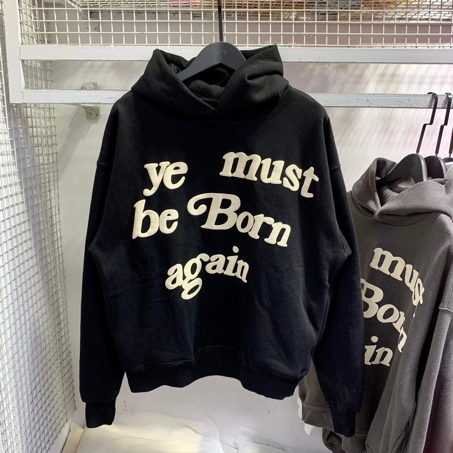 Black (black)