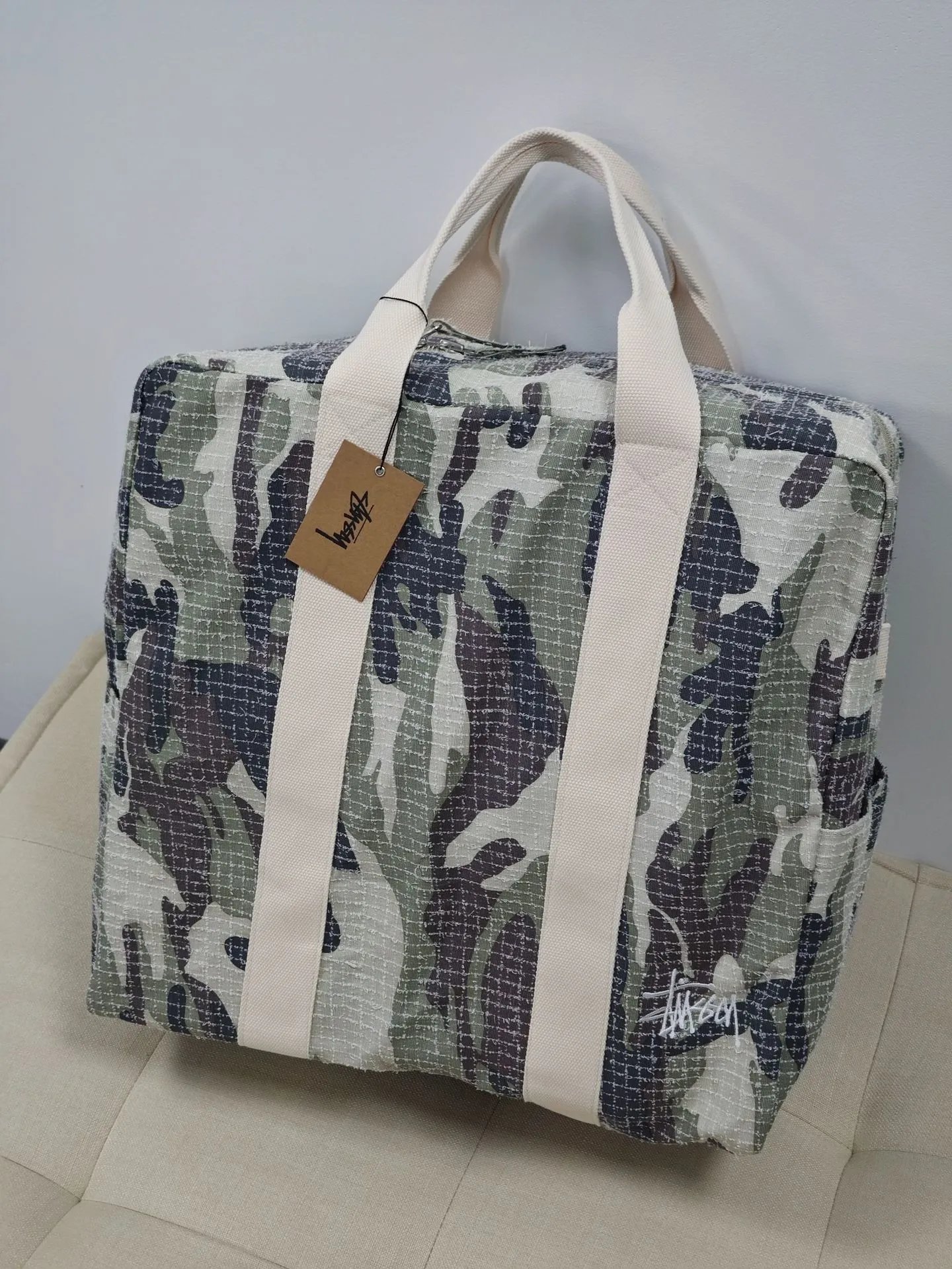 Camouflage one-shoulder bag