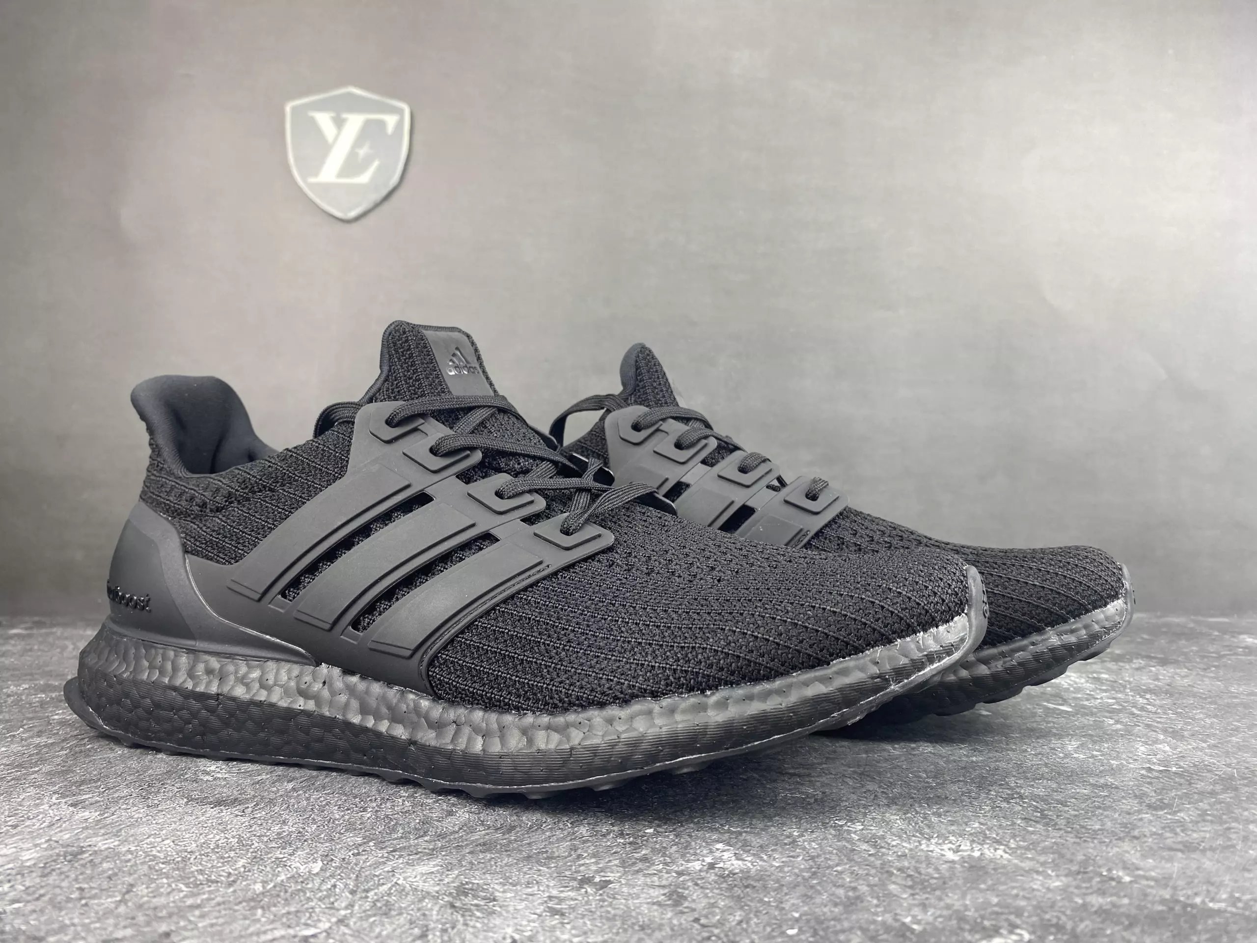 Item Thumbnail for H28YE @d1das Ultra Boost 4.0 Triple Black BB6171