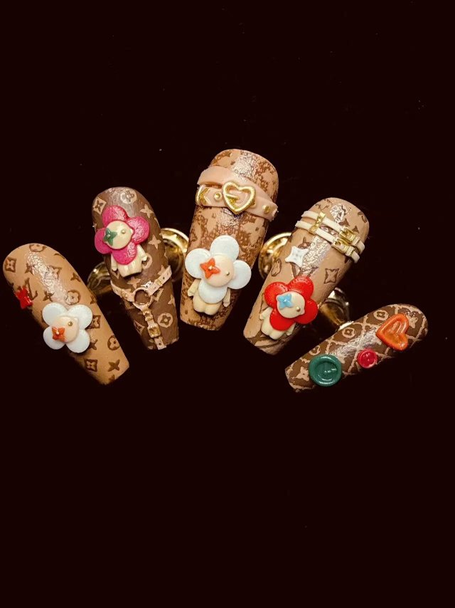 LV Nail Art: seller detail photo 1