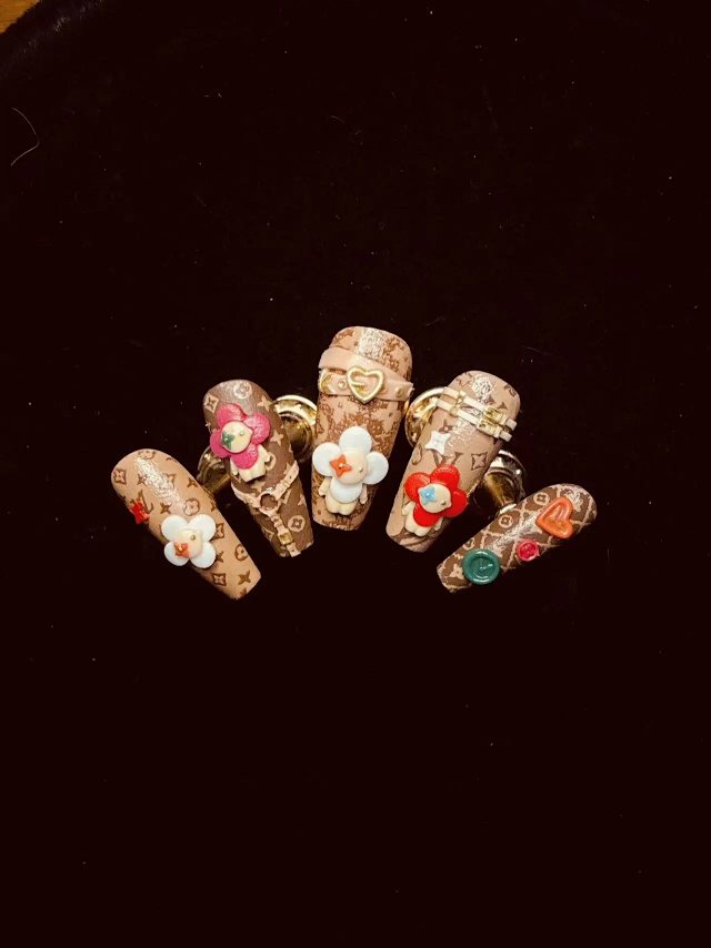 LV Nail Art: seller detail photo 4