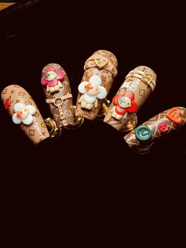 LV Nail Art: seller detail photo 2