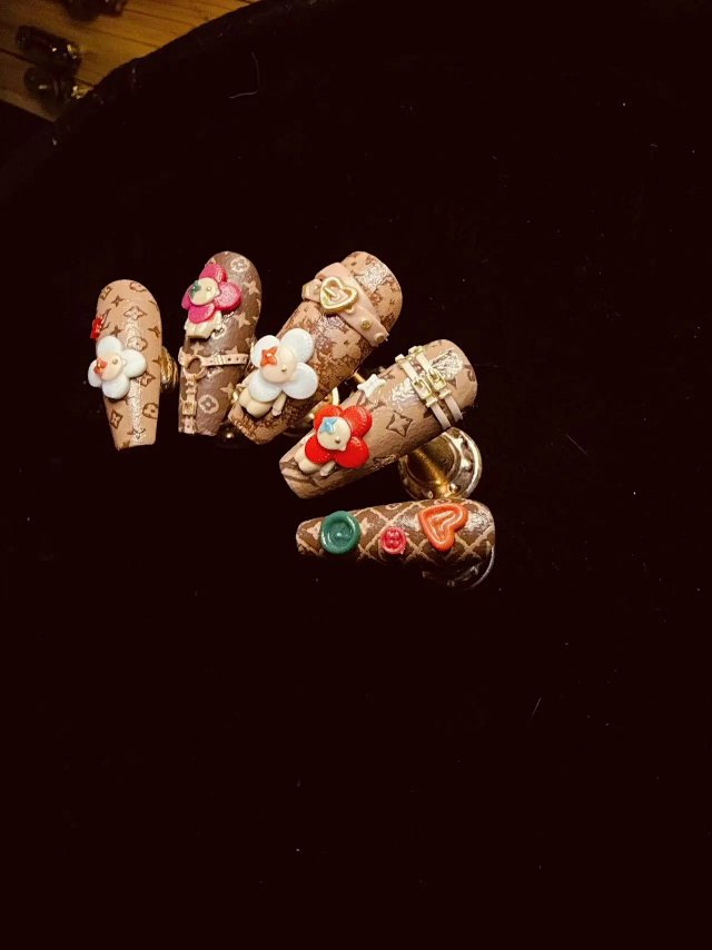 LV Nail Art: seller detail photo 6