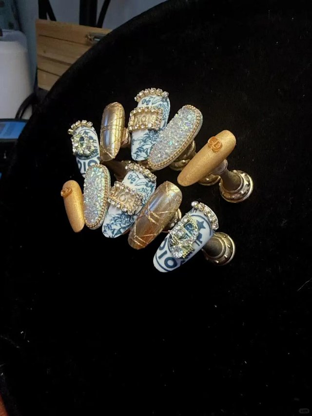 DIOR Nail Art: seller detail photo 1