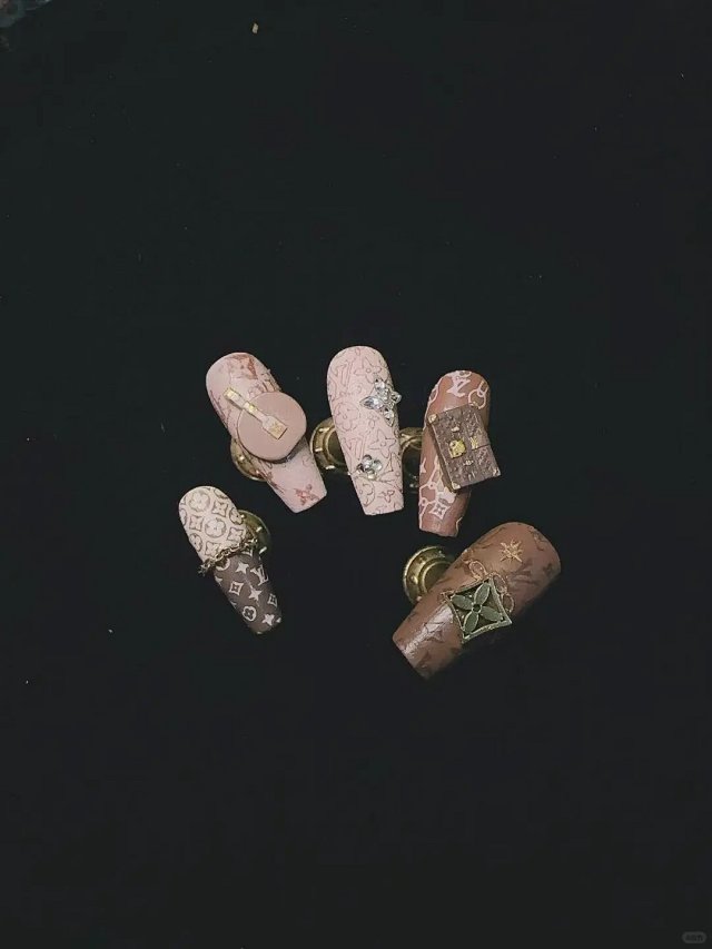 LV Nail Art: seller detail photo 2