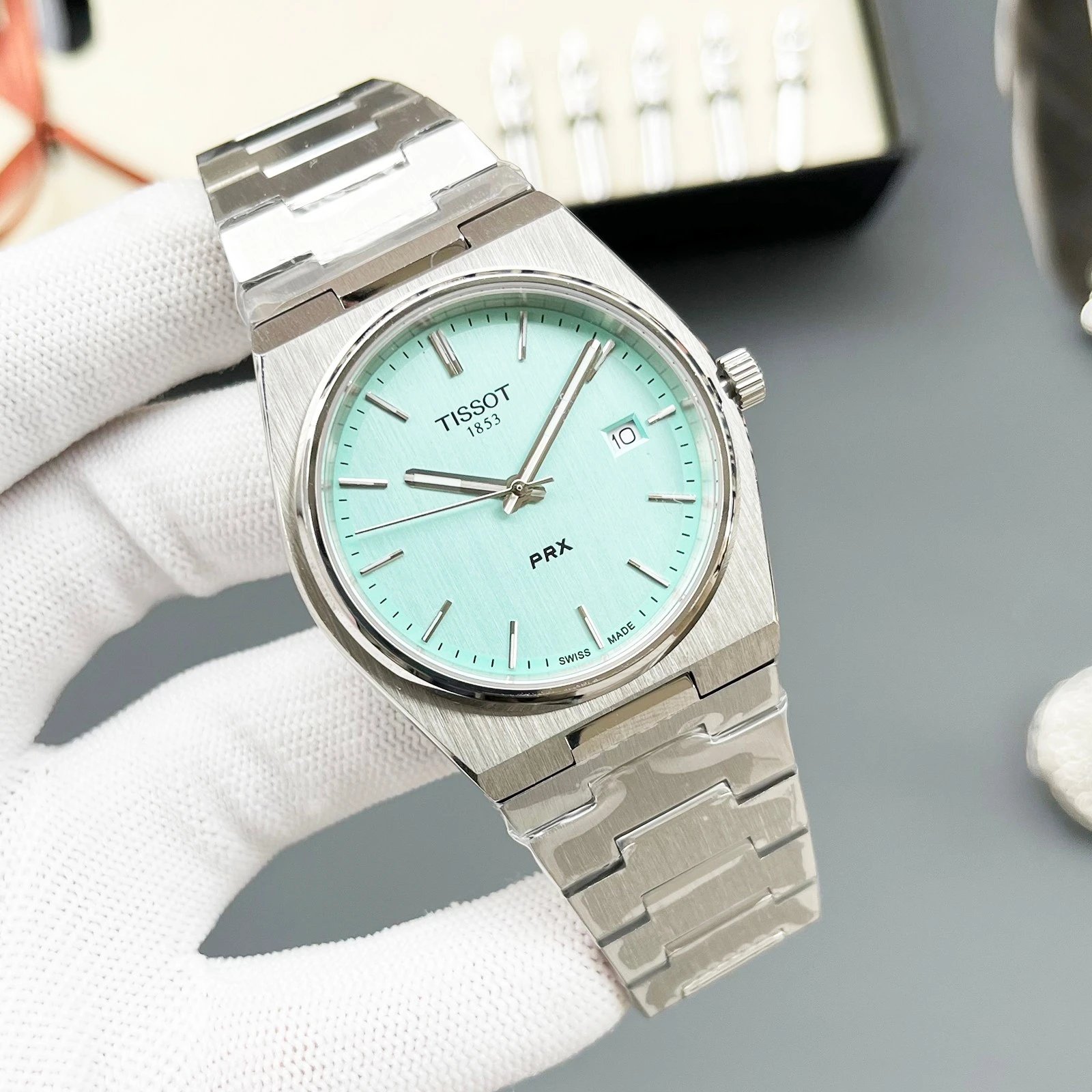 Silver case, Tiffany blue dial, Steel band