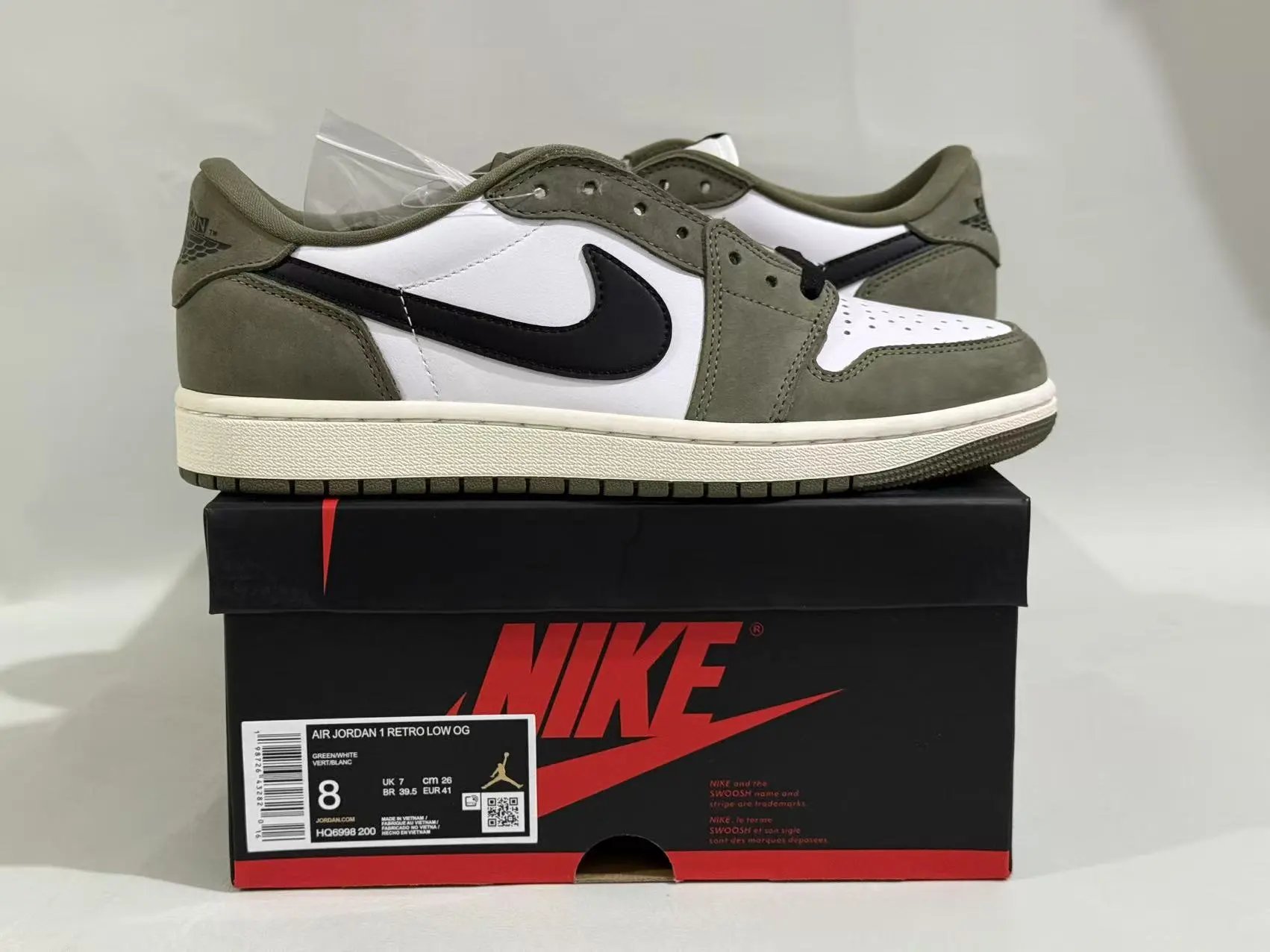 White green low cut HQ6998-200