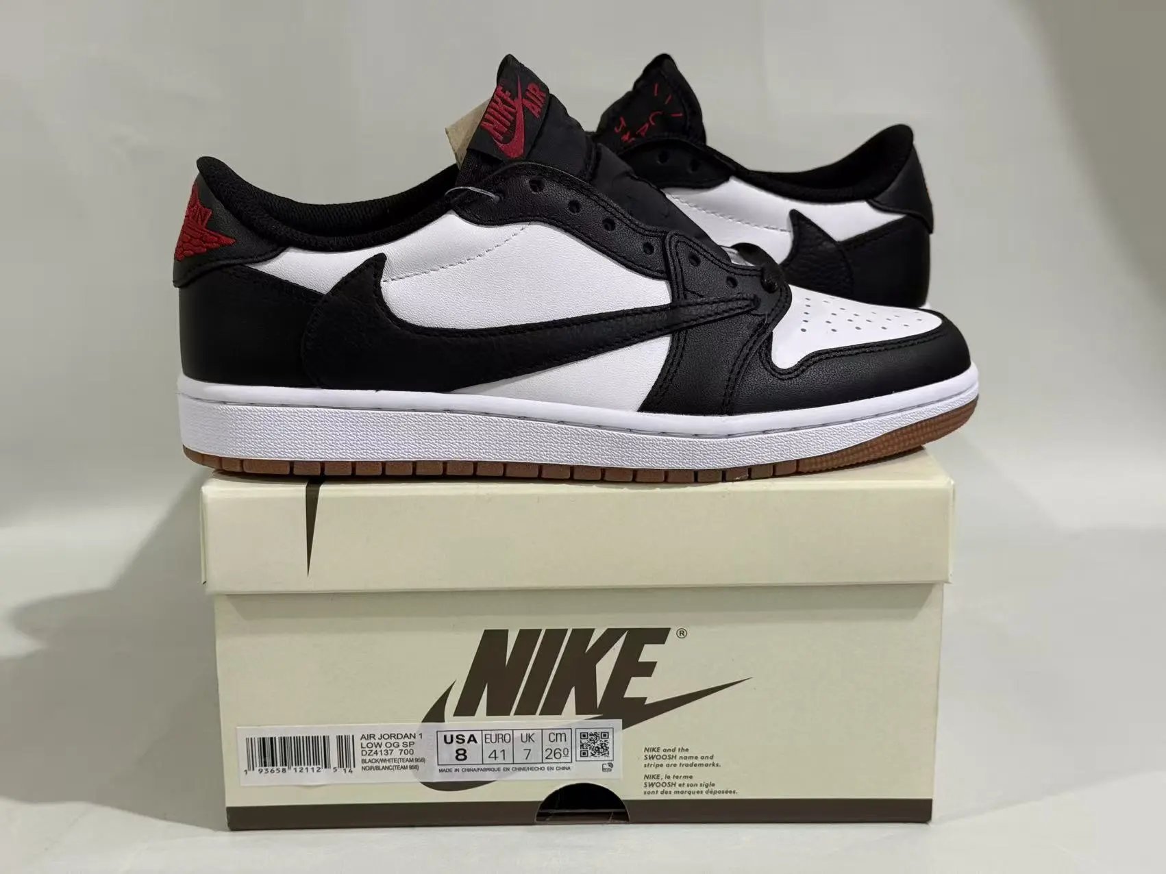 White and black hook DZ4137-700