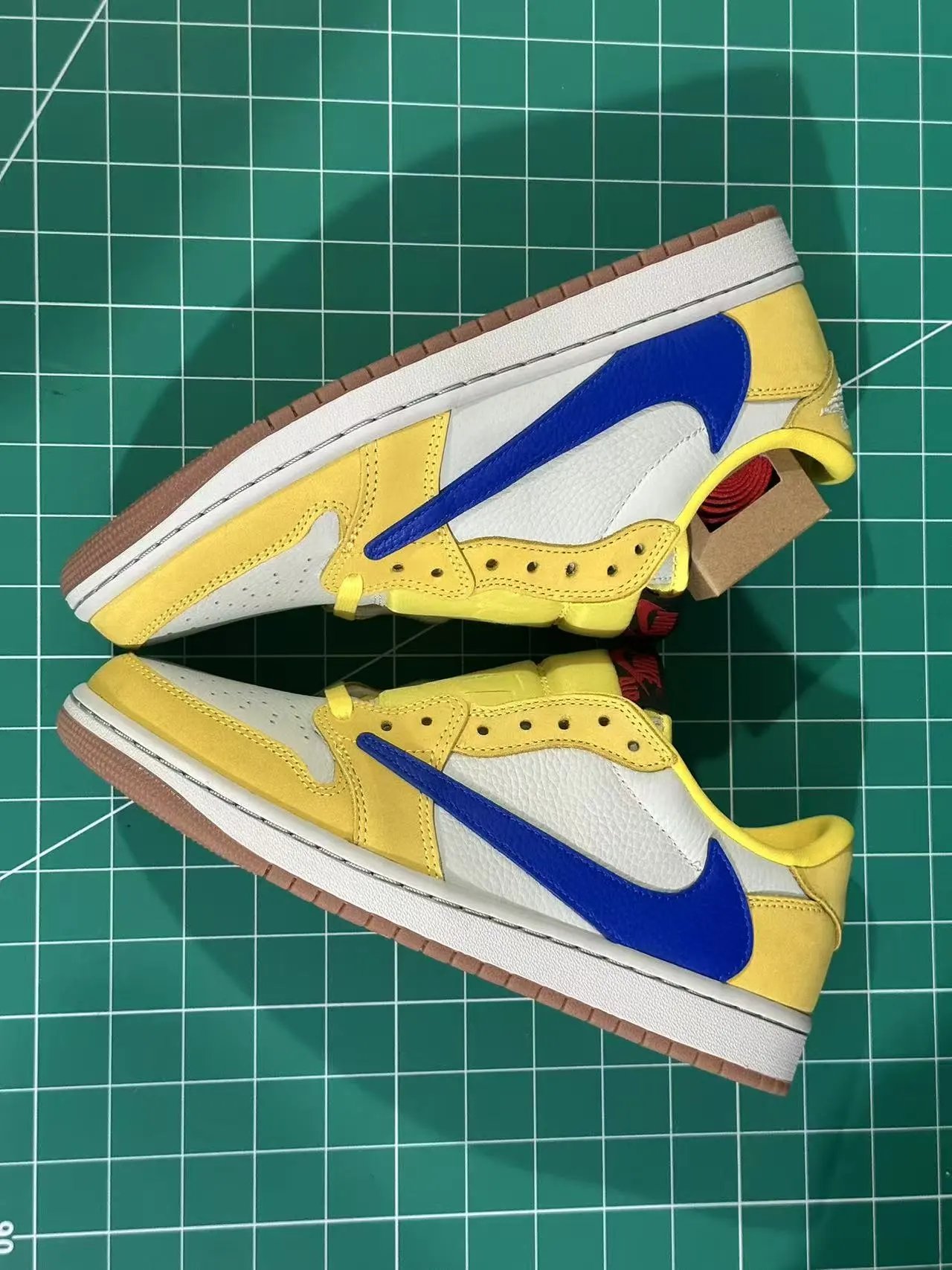 Yellow Hook DZ4137-700