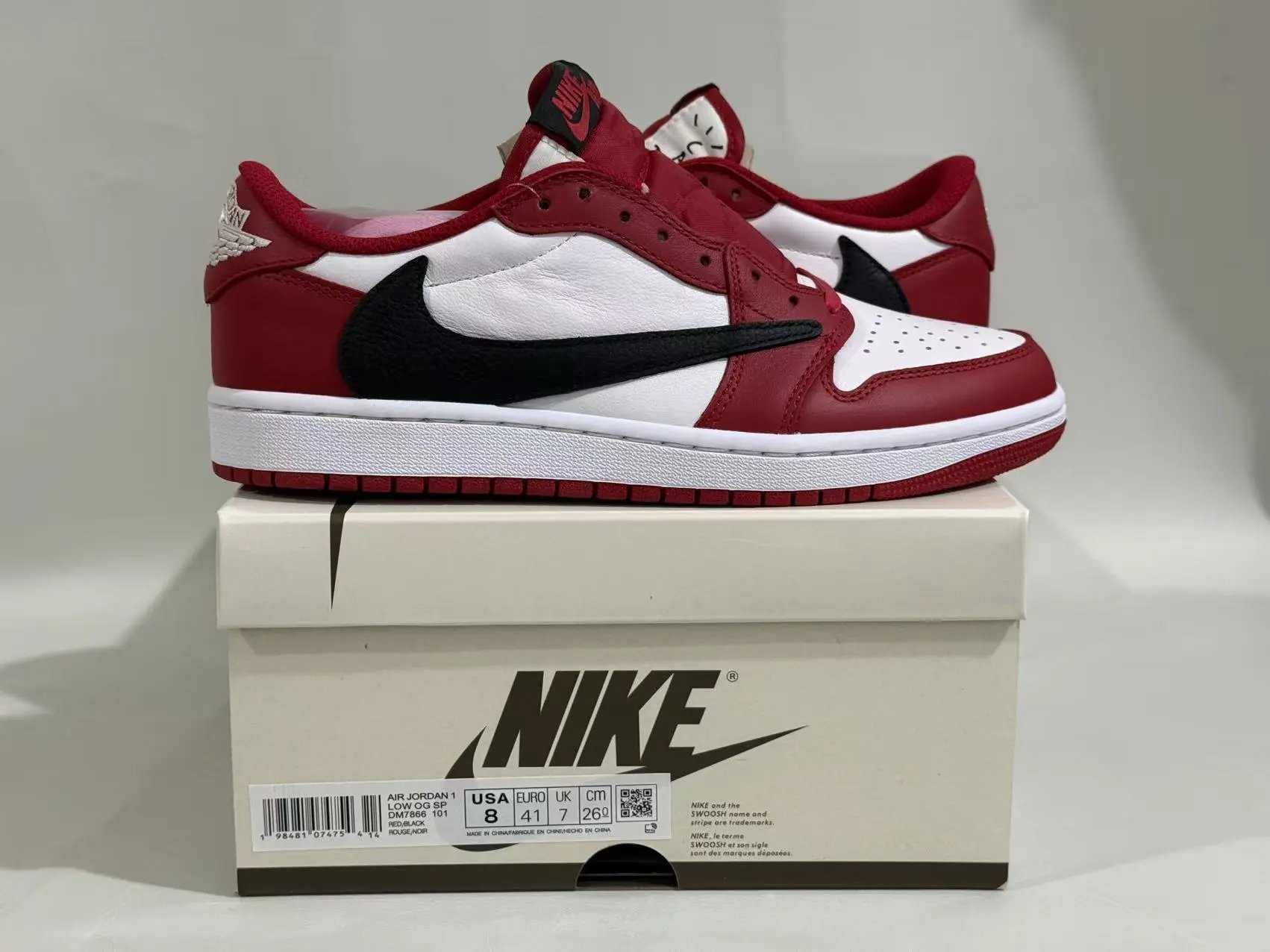White and red hook DM7866-101