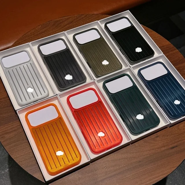 RIMOWA Phone Cases Ribbed luggage-inspired design product detail image 2