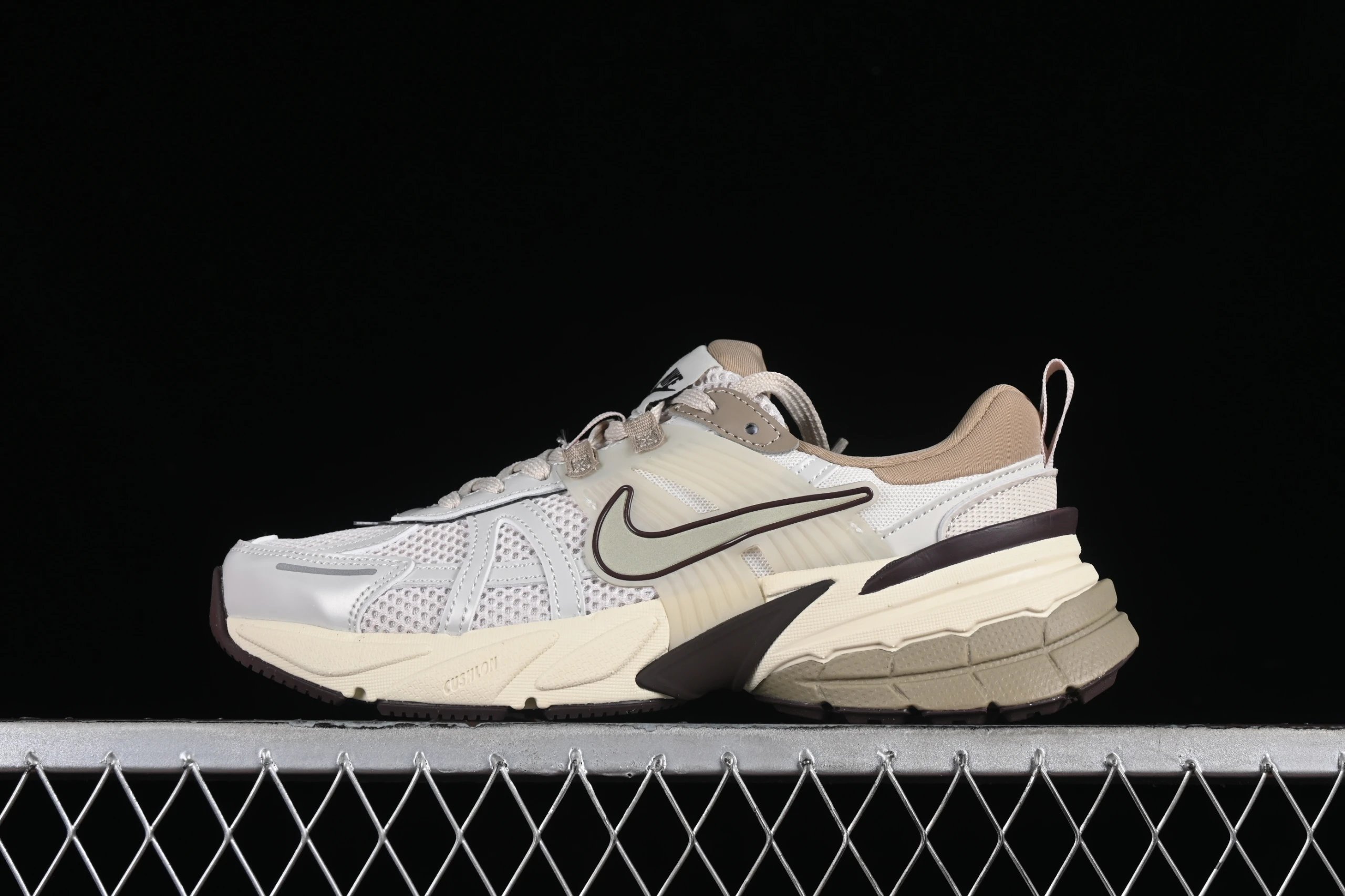 Nike Zoom Vomero 5 Beige Cream Chunky Sneakers - 1