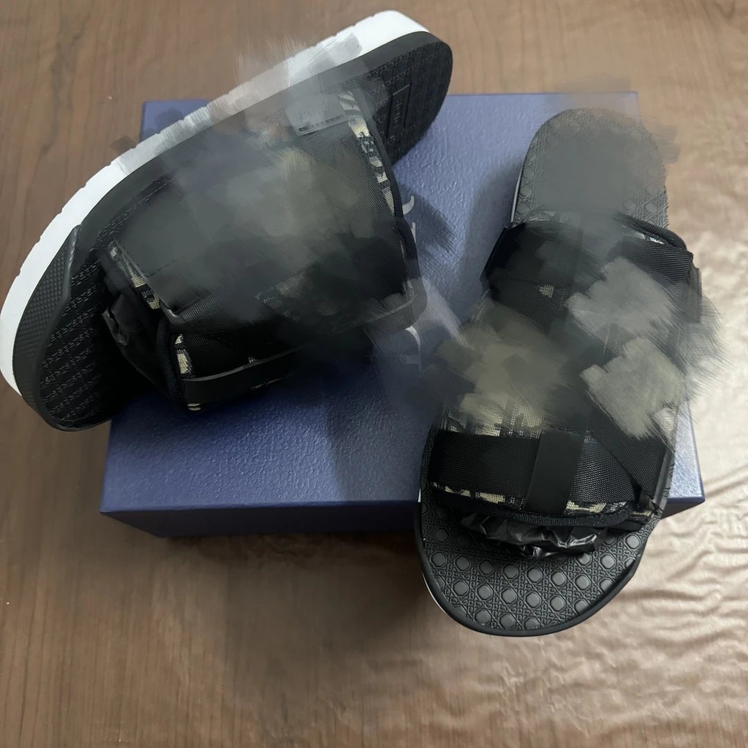 D Sandals