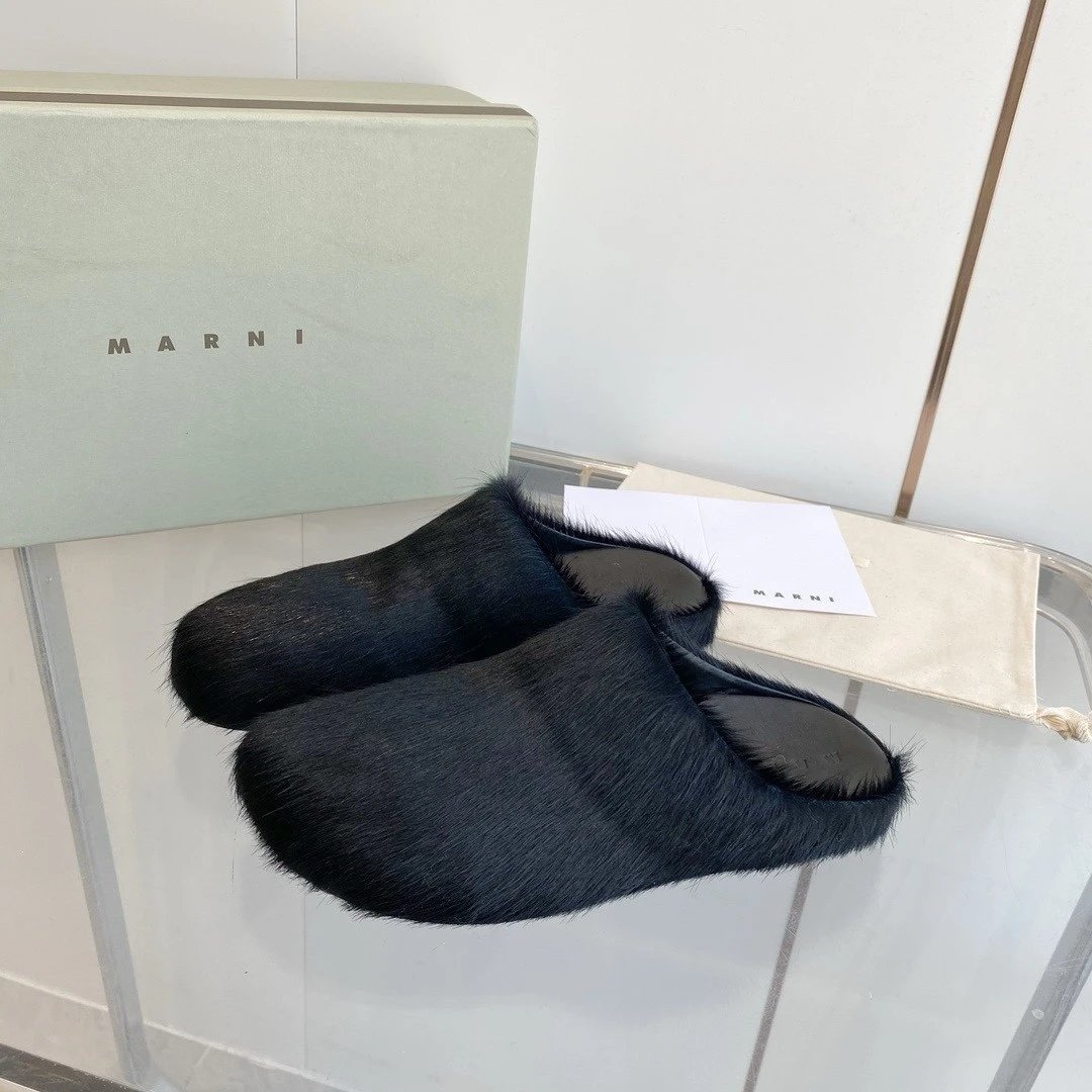 Horsehair slippers