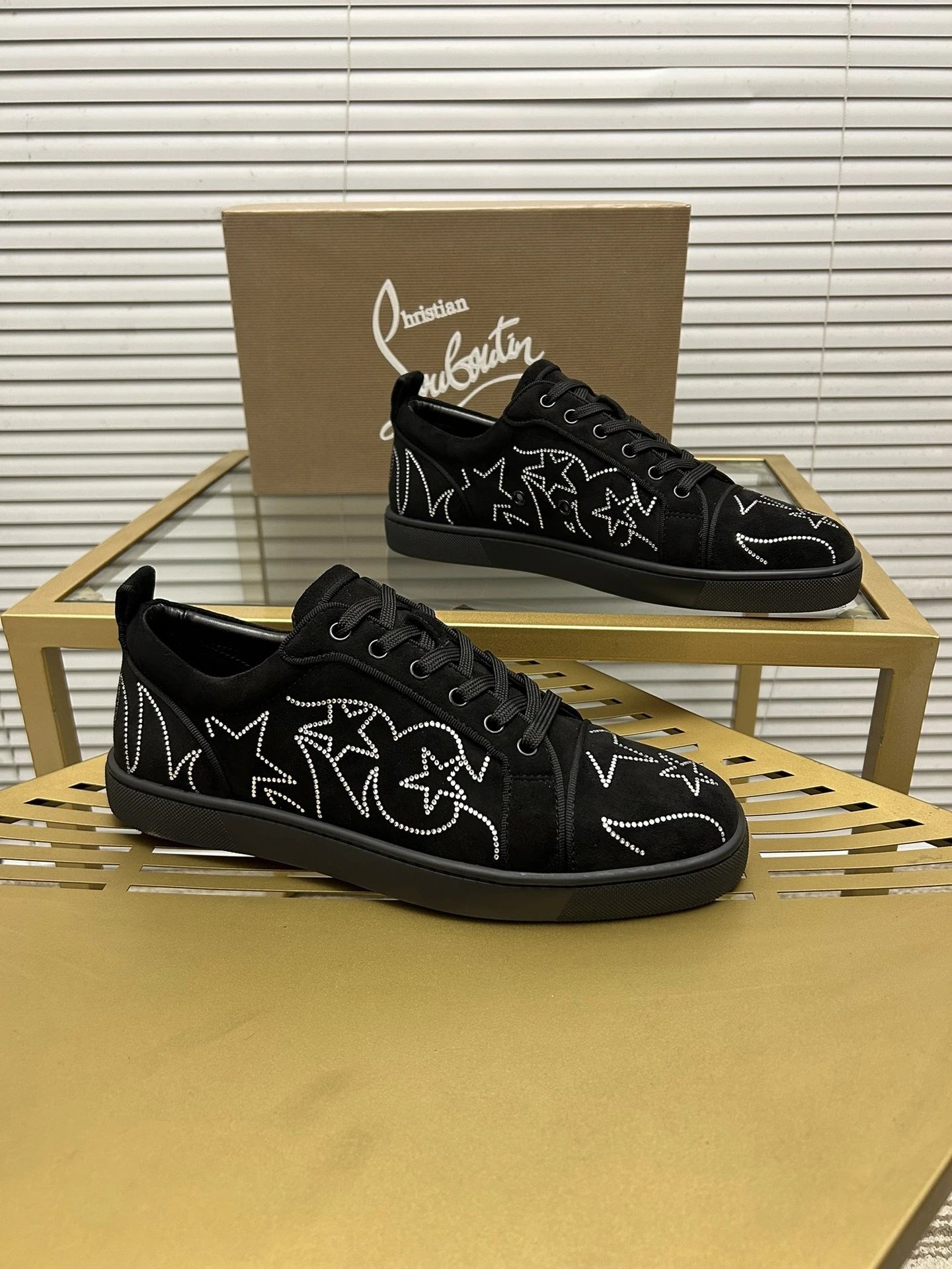 Customized black style