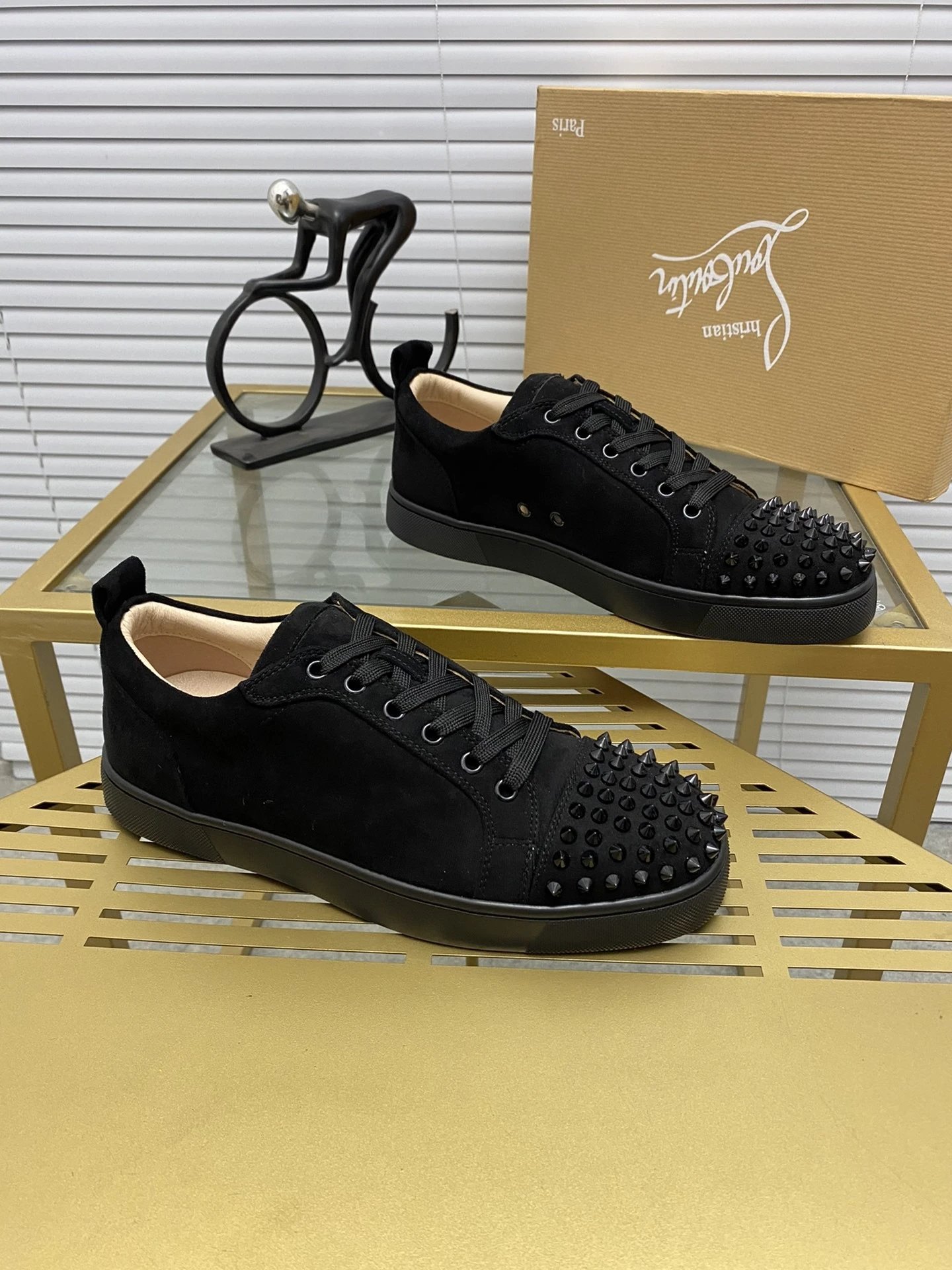 Low cut red soled shoes