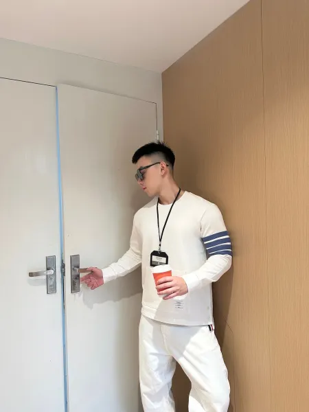Thom Browne Four-Stripe Crewneck Sweatshirt White - 14