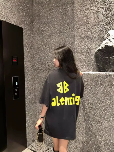 Balenciaga Logo Print Off-White T-Shirt - 63