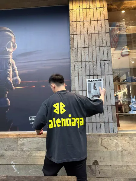 Balenciaga Logo Print Off-White T-Shirt - 67
