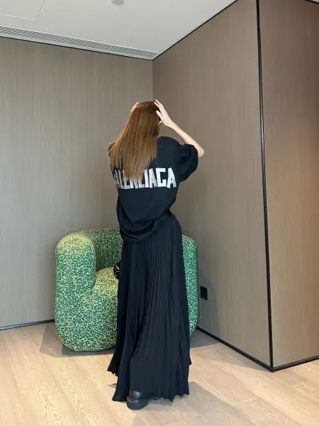 Balenciaga Logo Print Off-White T-Shirt - 81