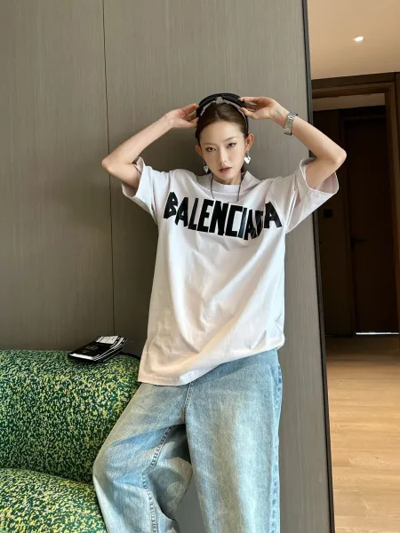 Balenciaga Logo Print Off-White T-Shirt - 82