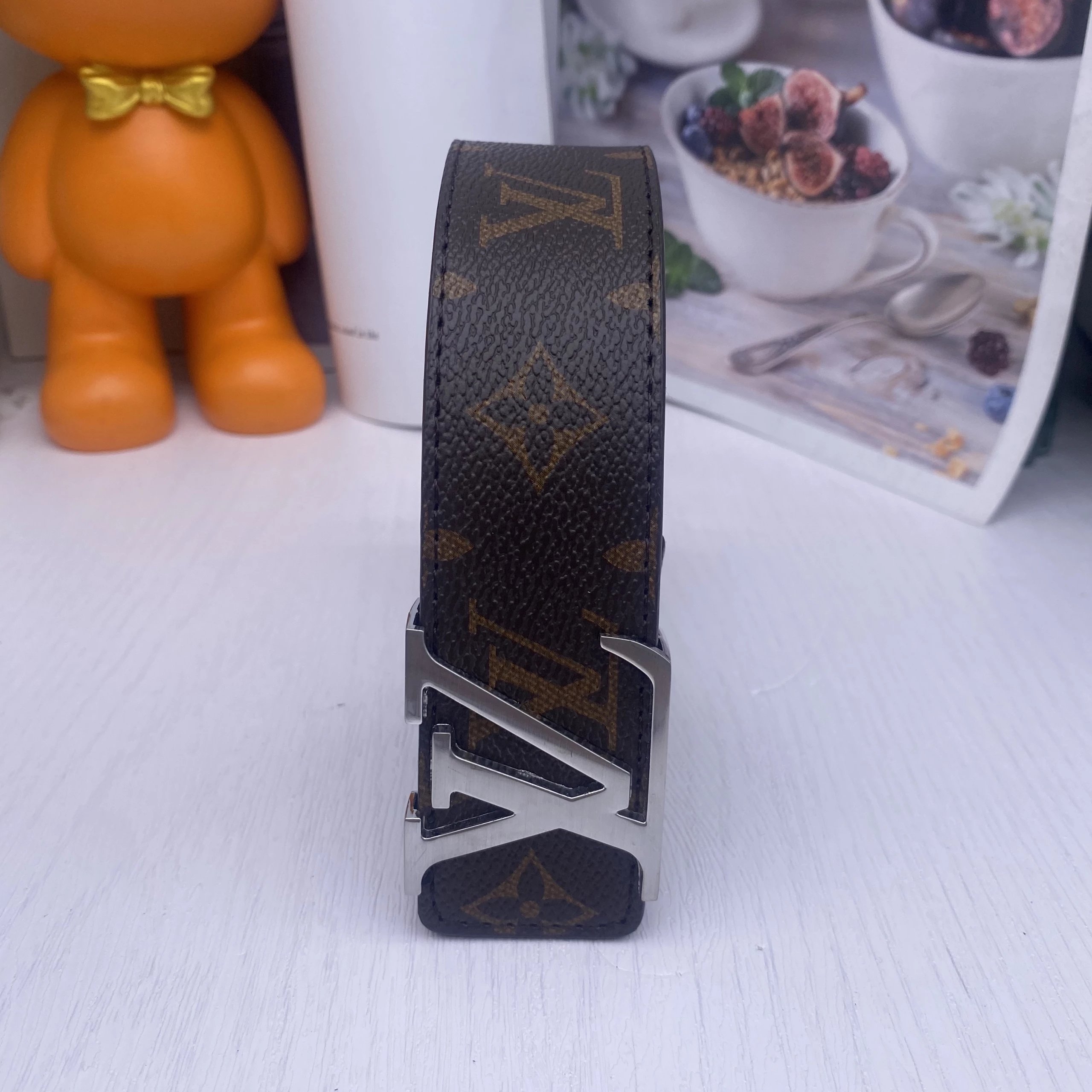 Brown flower silver buckle