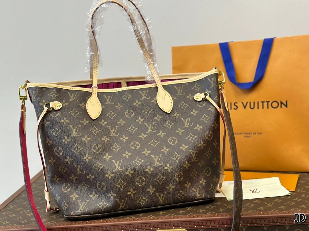 Link 7, popular item, fashionable women's bag size: 32 * 28cm
