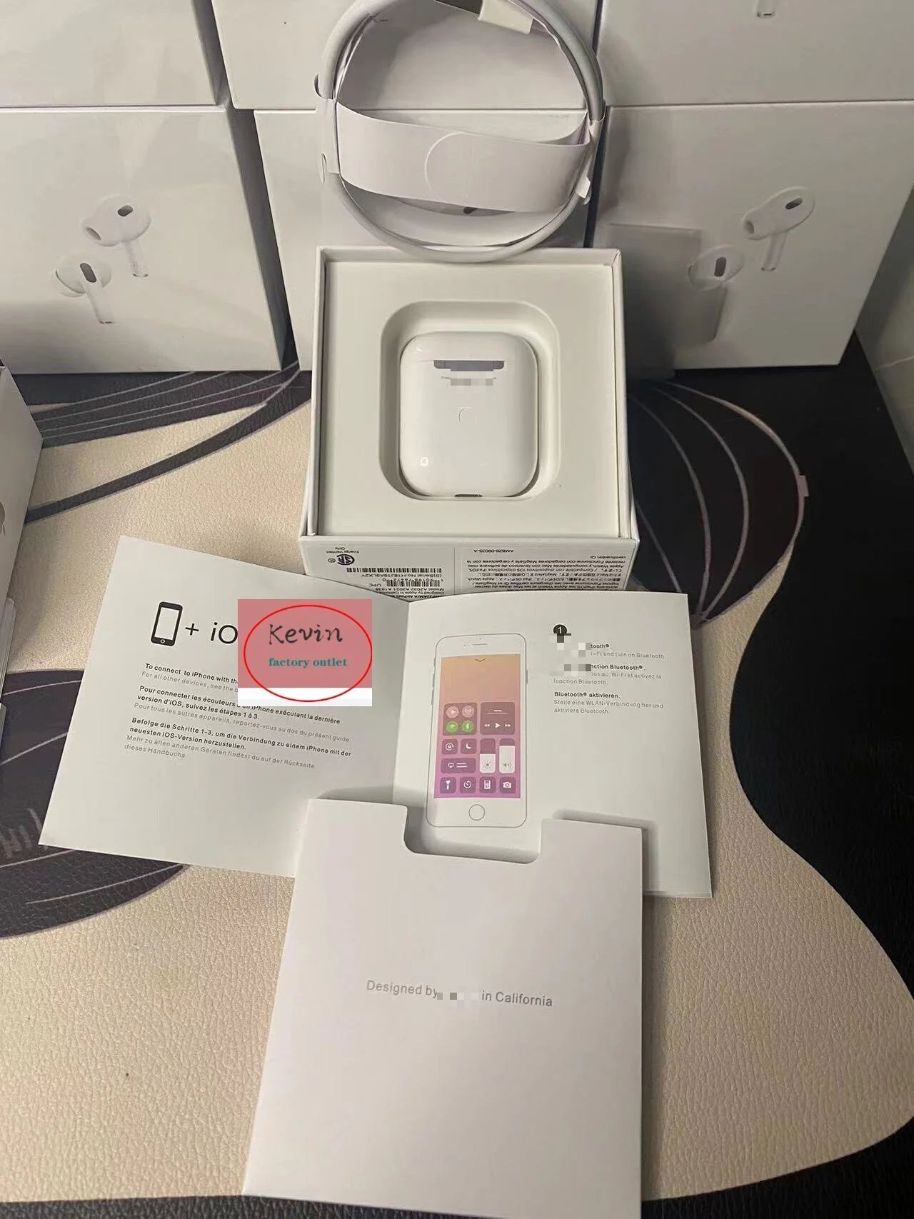 Apple AirPods Charging Case [3