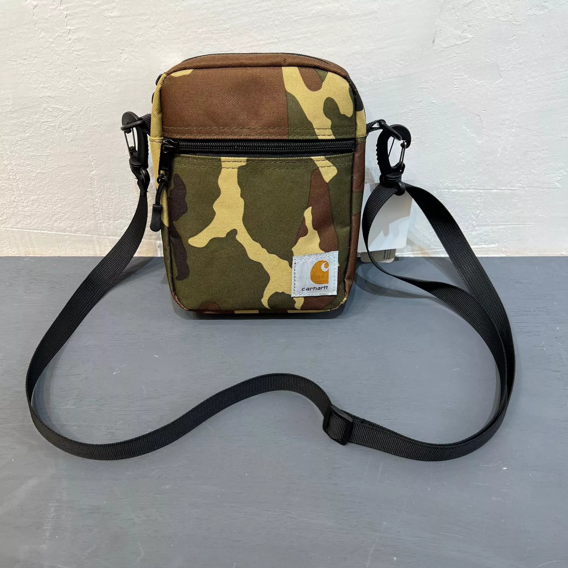 Card zipper crossbody bag: camouflage
