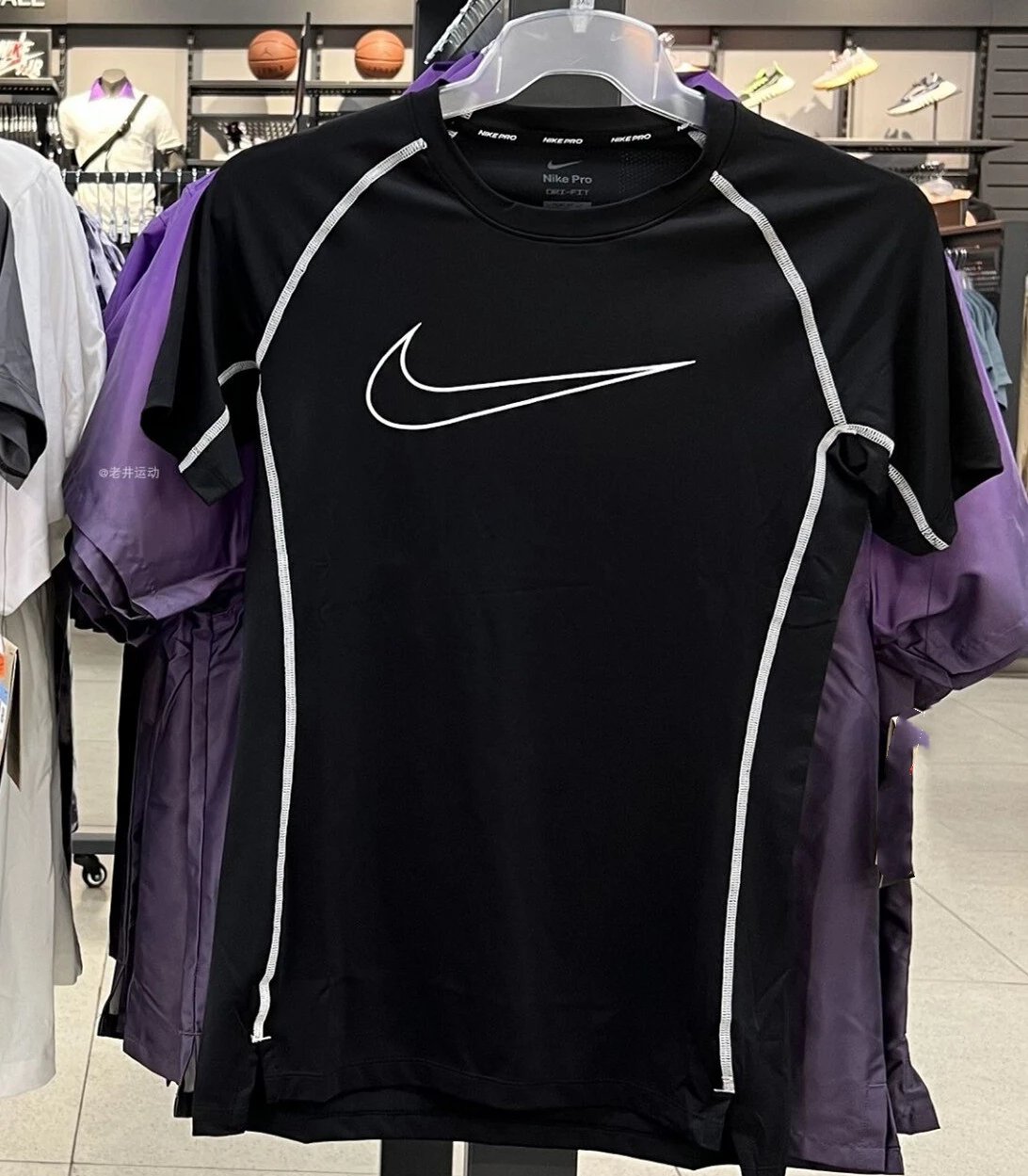 Black short-sleeved big hook