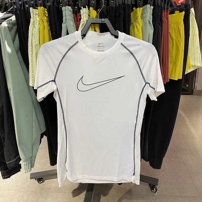 white short-sleeved big hook
