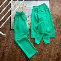 Round neck green suit