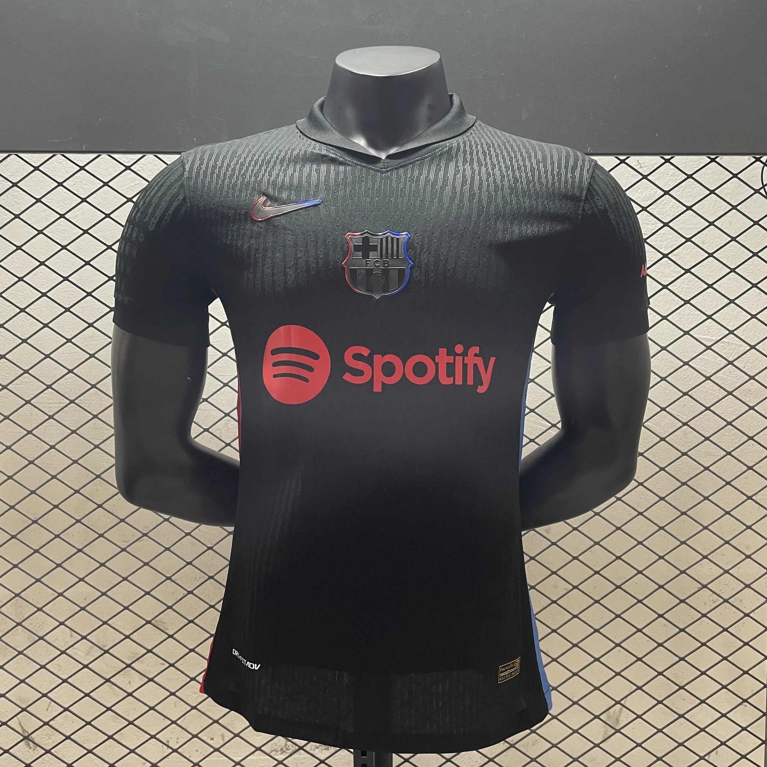 24-25巴萨客场英文广告