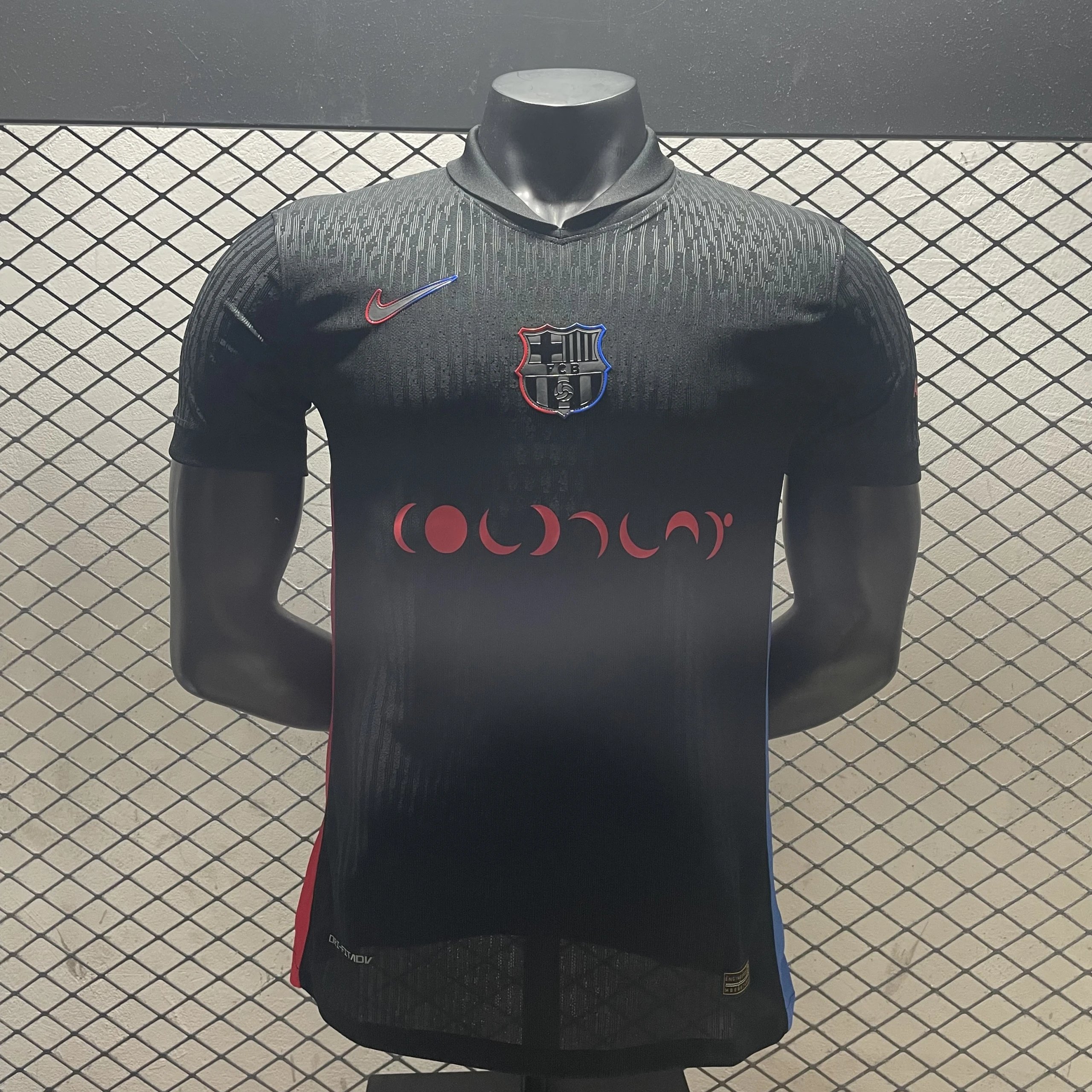 24-25巴萨客场球员月亮黑色