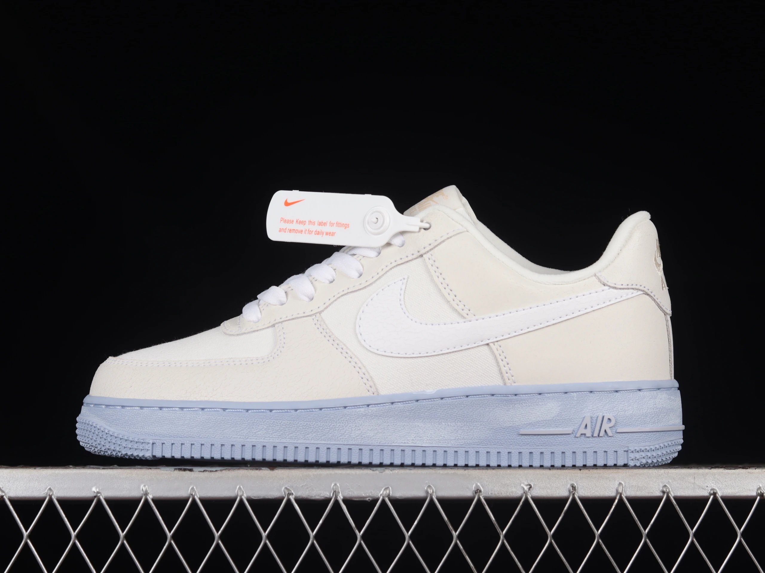07 LV8 EMB Summit White Blue Whisper