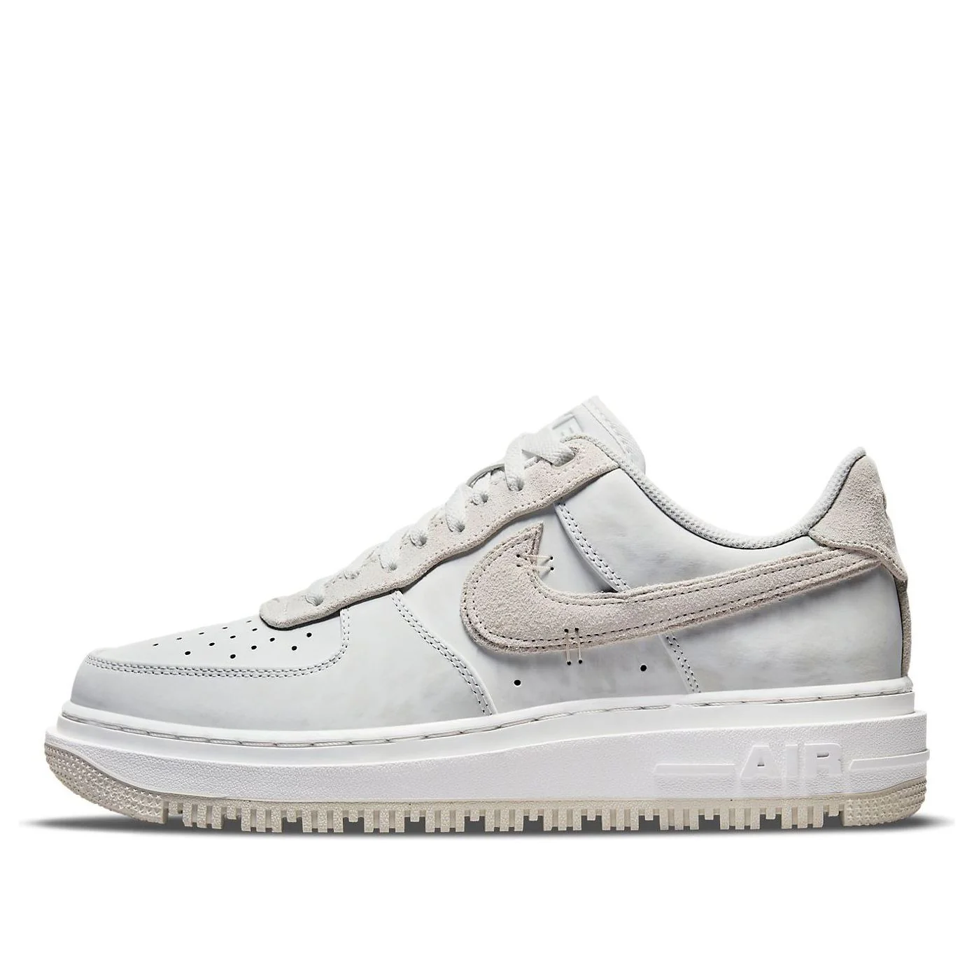 Luxe Summit White Light Bone