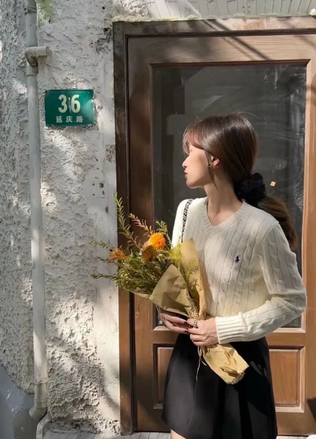 Ralph Lauren Knitwear Cable-Knit V-Neck Sweater product detail image 11