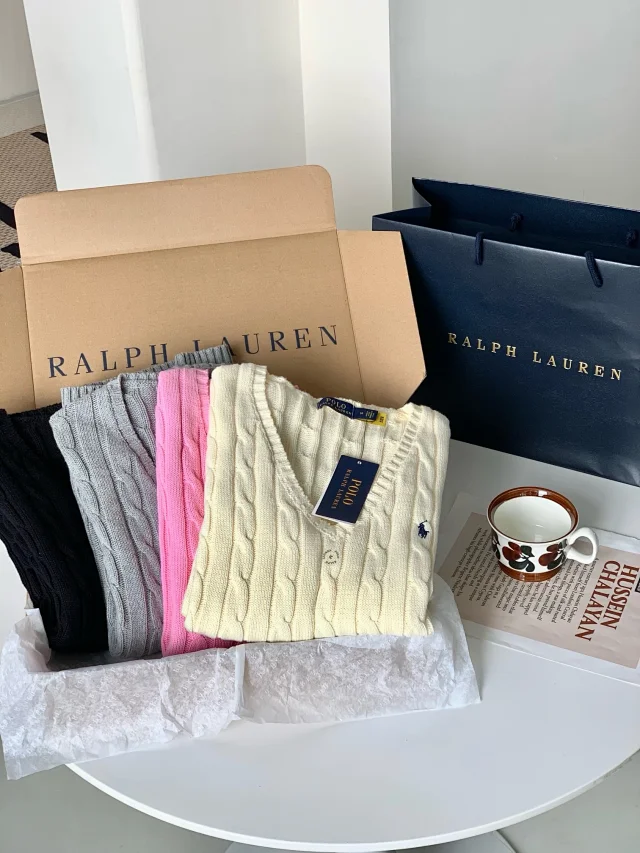 Ralph Lauren Knitwear Cable-Knit V-Neck Sweater product detail image 2
