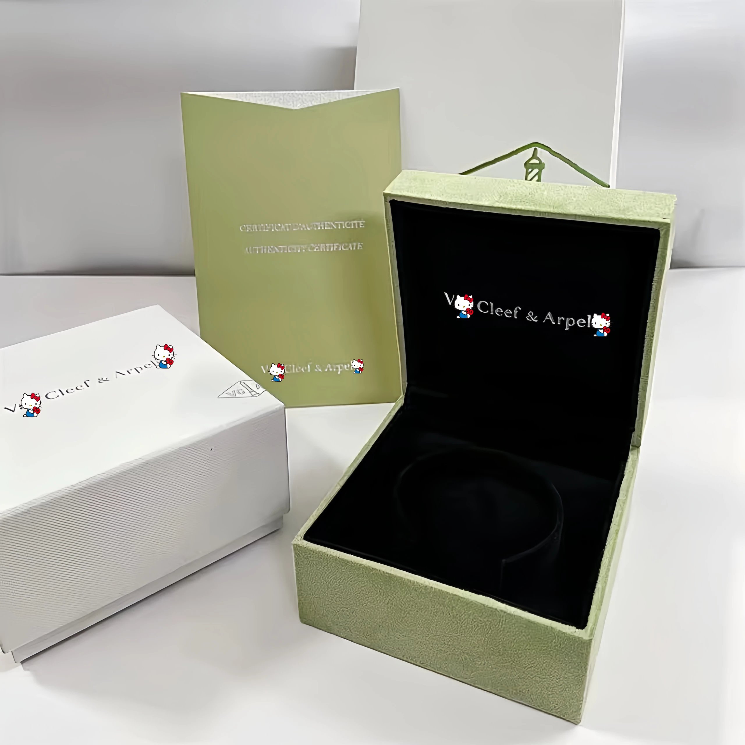 VC @ Gold Edition Bracelet Gift Set