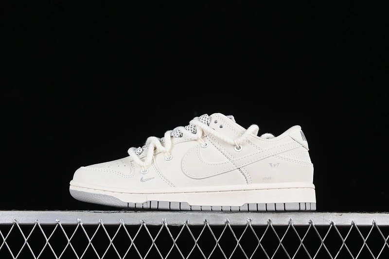 Nike Dunk Low White Sneakers