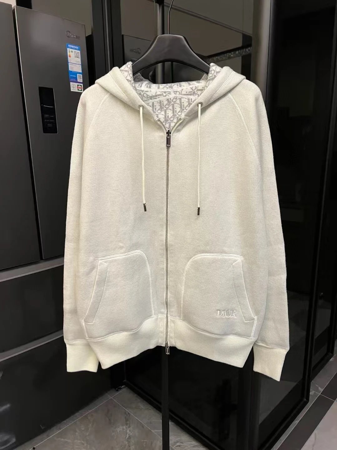DX16Sweater